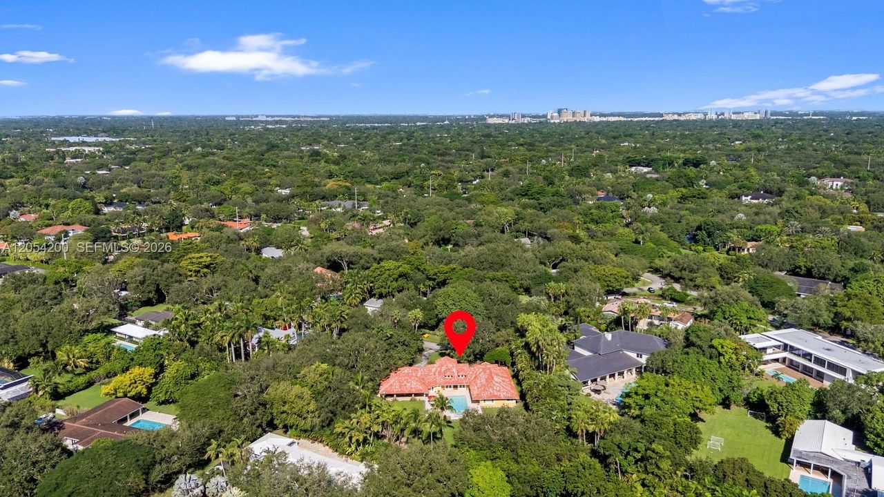 En Venta: $3,495,000 (5 camas, 4 baños, 4166 Pies cuadrados)