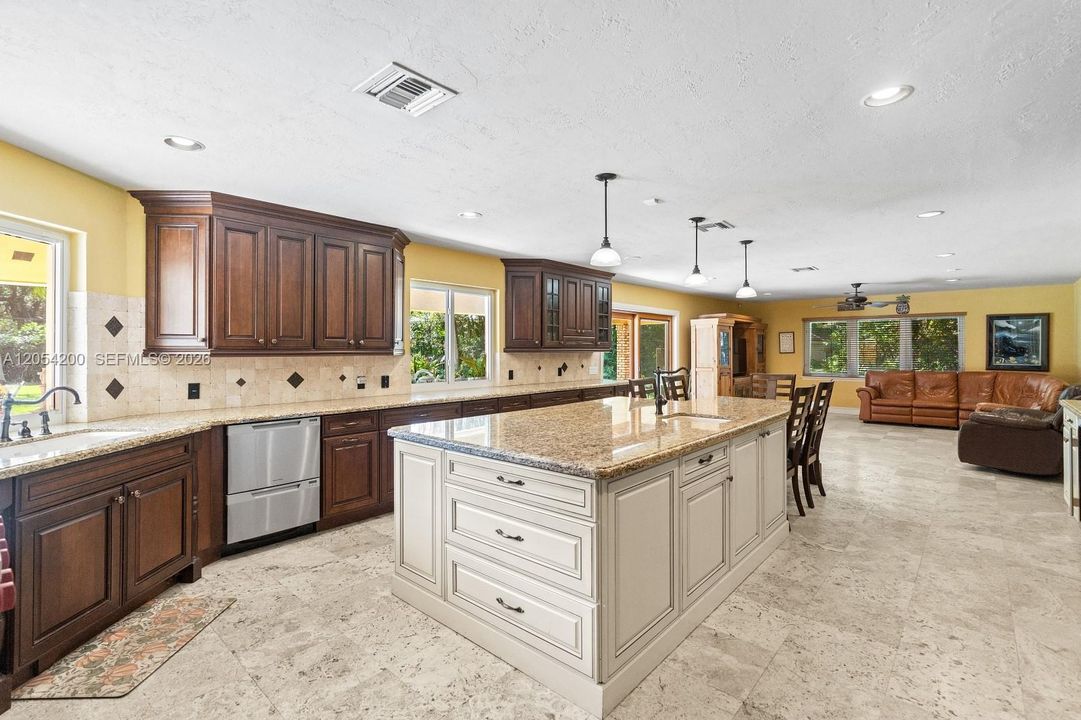 En Venta: $3,495,000 (5 camas, 4 baños, 4166 Pies cuadrados)