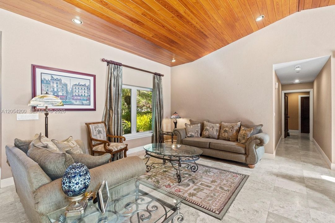 En Venta: $3,495,000 (5 camas, 4 baños, 4166 Pies cuadrados)