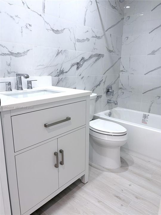 For Rent: $2,800 (2 beds, 2 baths, 815 Square Feet)