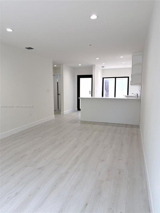 For Rent: $2,800 (2 beds, 2 baths, 815 Square Feet)