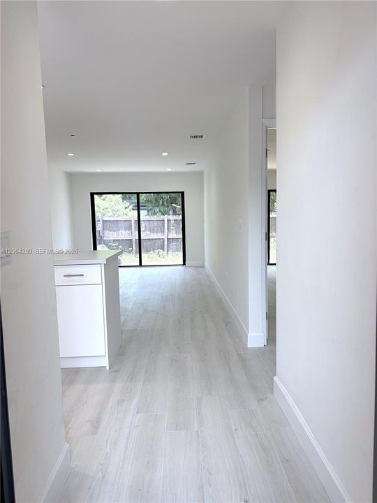For Rent: $2,800 (2 beds, 2 baths, 815 Square Feet)