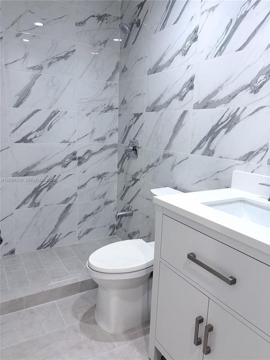 For Rent: $2,800 (2 beds, 2 baths, 815 Square Feet)