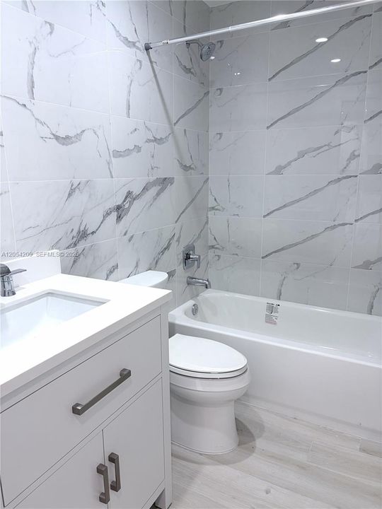 For Rent: $2,800 (2 beds, 2 baths, 815 Square Feet)