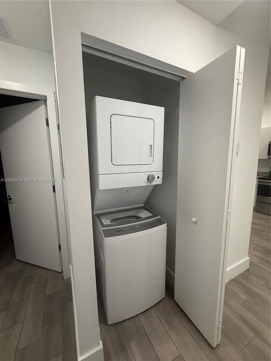 В аренду: $2,500 (2 спален, 2 ванн, 865 Квадратных фут)