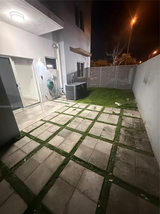 В аренду: $2,500 (2 спален, 2 ванн, 865 Квадратных фут)
