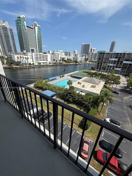 En Venta: $315,000 (2 camas, 2 baños, 1130 Pies cuadrados)