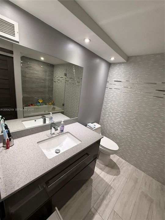 En Venta: $315,000 (2 camas, 2 baños, 1130 Pies cuadrados)