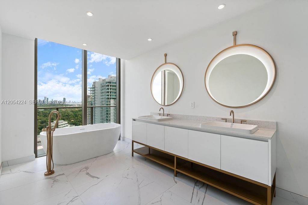 For Sale: $8,995,000 (4 beds, 4 baths, 3555 Square Feet)