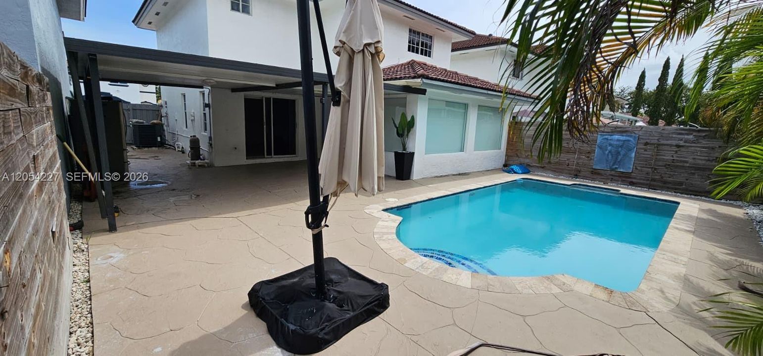 For Sale: $749,900 (3 beds, 2 baths, 1570 Square Feet)