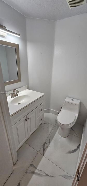 For Sale: $749,900 (3 beds, 2 baths, 1570 Square Feet)