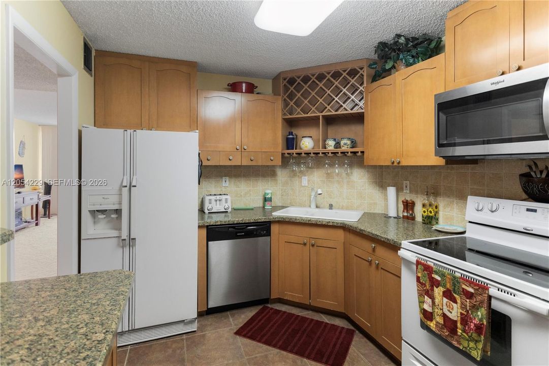 В аренду: $3,400 (2 спален, 2 ванн, 1596 Квадратных фут)