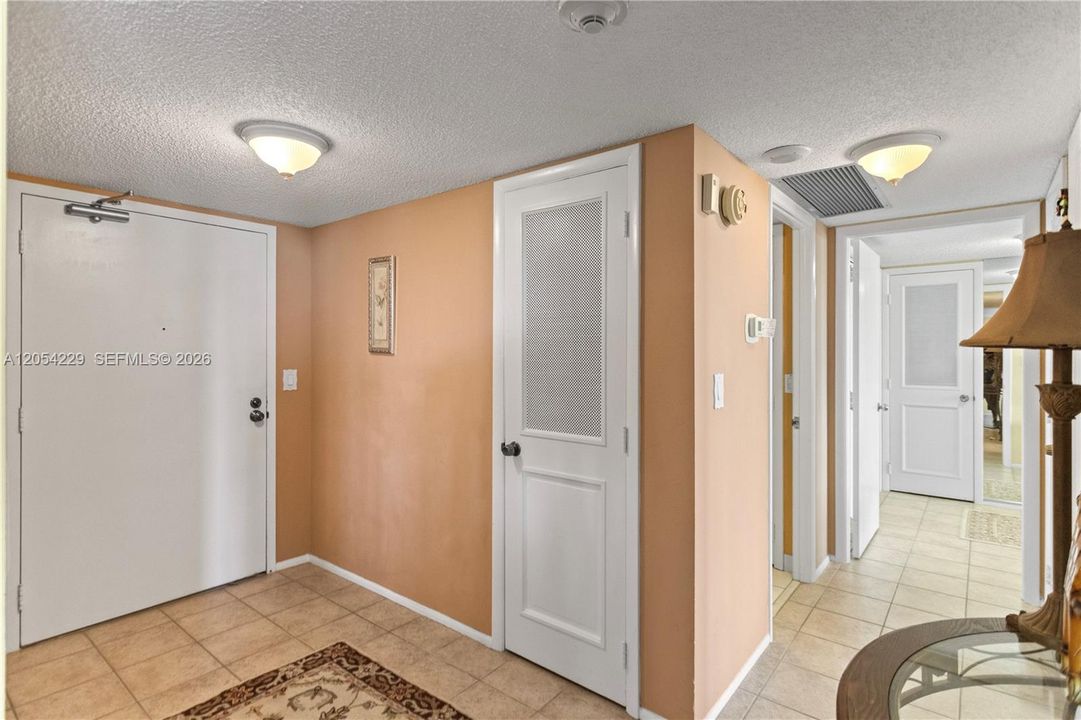 В аренду: $3,400 (2 спален, 2 ванн, 1596 Квадратных фут)