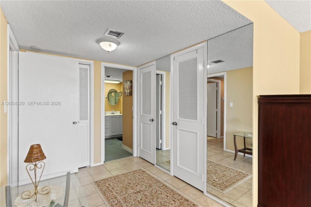 В аренду: $3,400 (2 спален, 2 ванн, 1596 Квадратных фут)