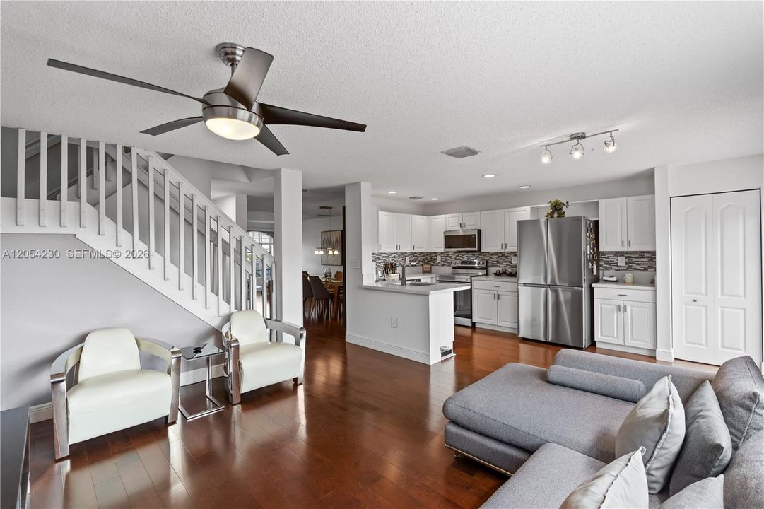 Active With Contract: $3,800 (3 beds, 2 baths, 1743 Square Feet)