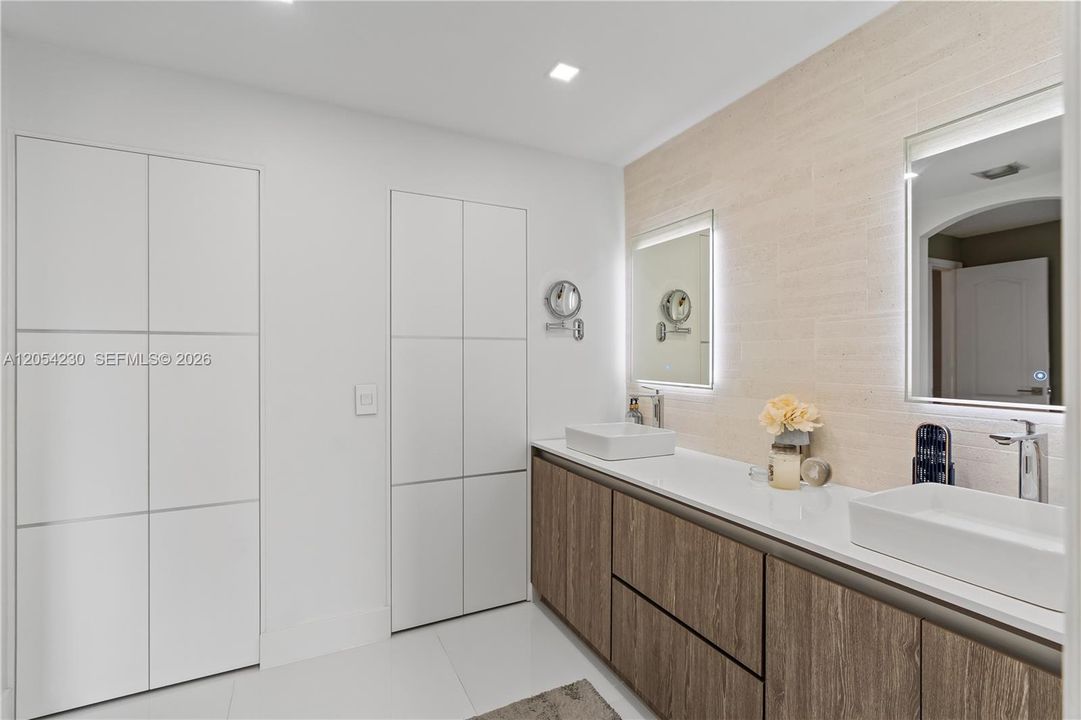 Active With Contract: $3,800 (3 beds, 2 baths, 1743 Square Feet)