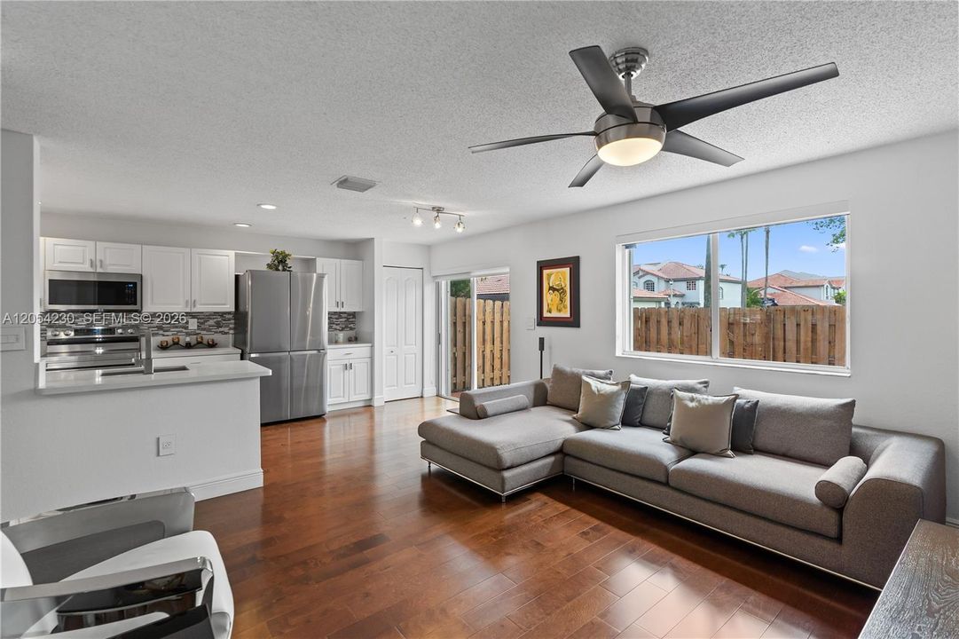 Active With Contract: $3,800 (3 beds, 2 baths, 1743 Square Feet)