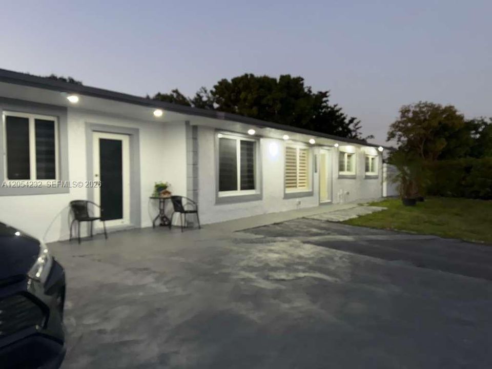 For Rent: $2,600 (2 beds, 1 baths, 2165 Square Feet)