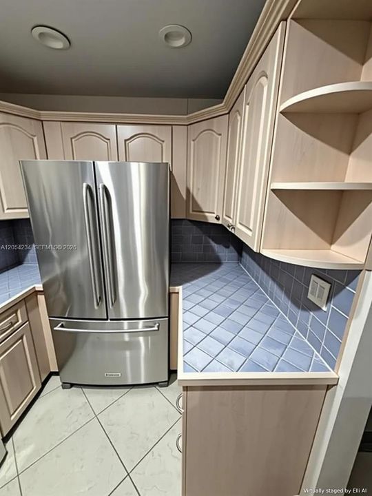 For Rent: $2,000 (1 beds, 1 baths, 736 Square Feet)