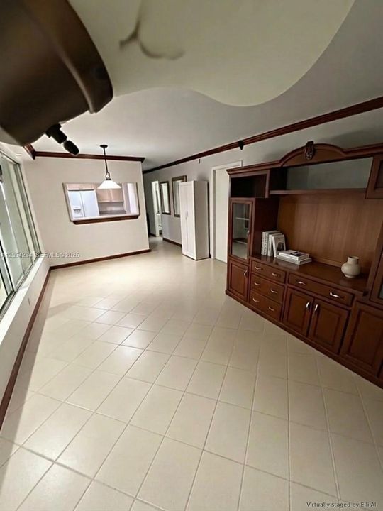 For Rent: $2,000 (1 beds, 1 baths, 736 Square Feet)