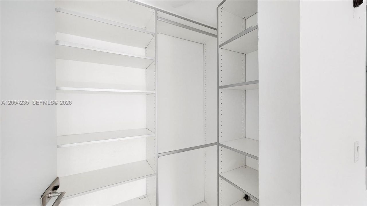 For Rent: $3,750 (1 beds, 1 baths, 791 Square Feet)