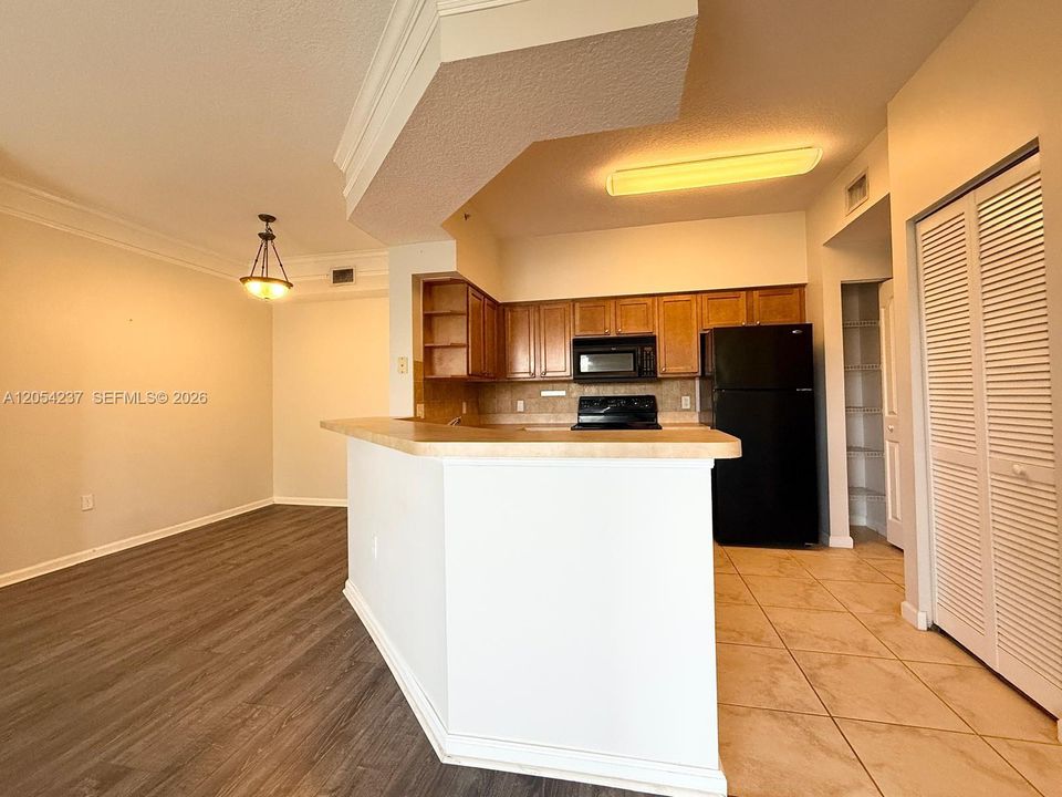 В аренду: $2,350 (1 спален, 1 ванн, 802 Квадратных фут)