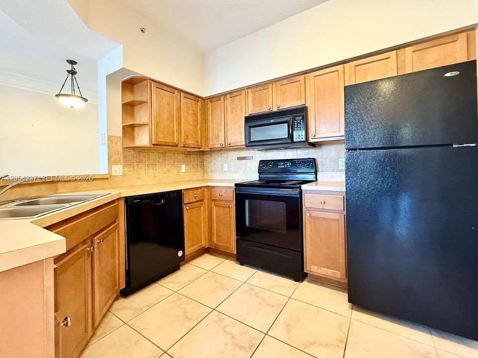 В аренду: $2,350 (1 спален, 1 ванн, 802 Квадратных фут)