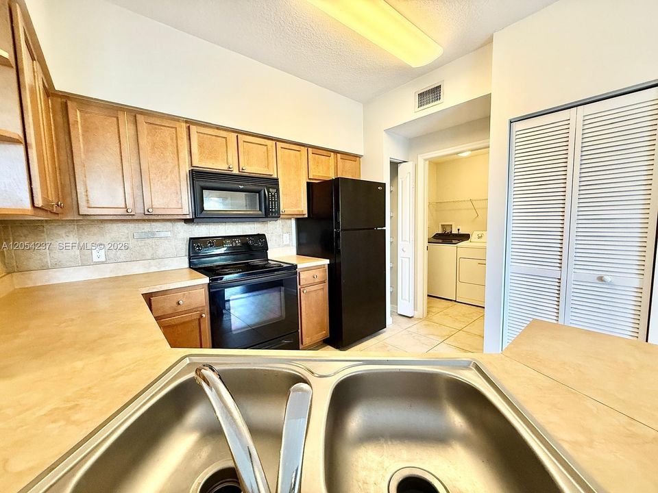 В аренду: $2,350 (1 спален, 1 ванн, 802 Квадратных фут)