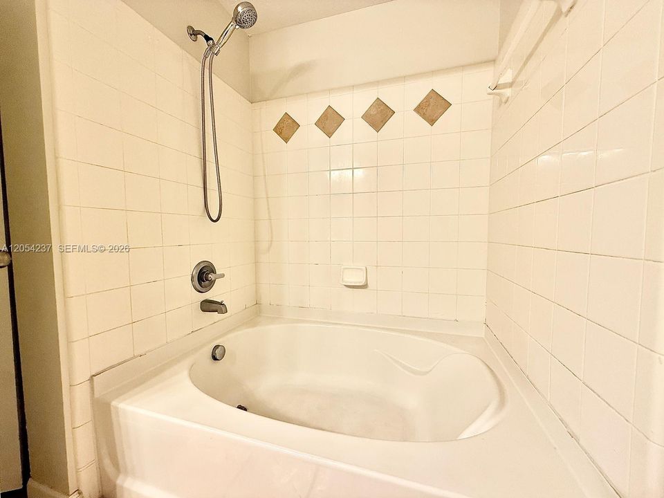 В аренду: $2,350 (1 спален, 1 ванн, 802 Квадратных фут)