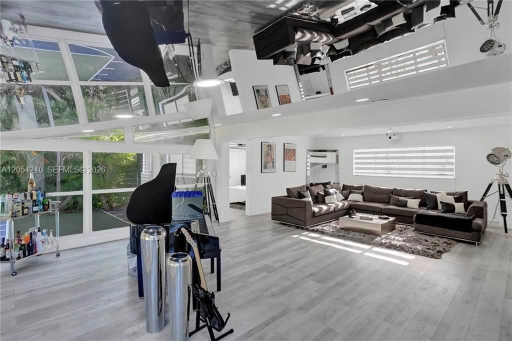 En Venta: $765,500 (3 camas, 2 baños, 1754 Pies cuadrados)