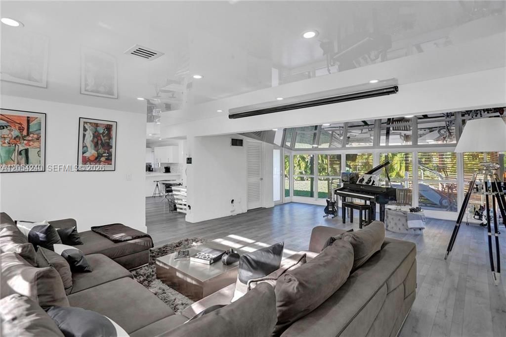 En Venta: $765,500 (3 camas, 2 baños, 1754 Pies cuadrados)