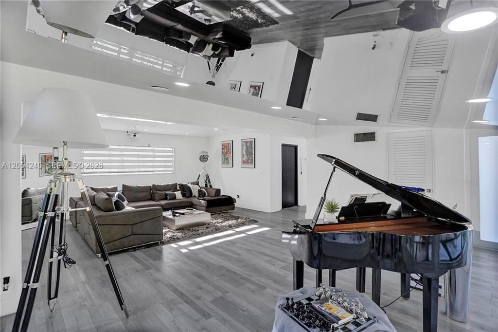 En Venta: $765,500 (3 camas, 2 baños, 1754 Pies cuadrados)