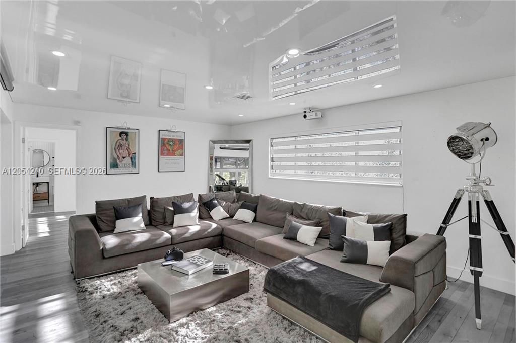 En Venta: $765,500 (3 camas, 2 baños, 1754 Pies cuadrados)