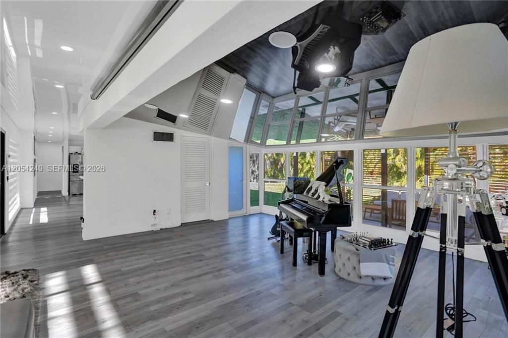 En Venta: $765,500 (3 camas, 2 baños, 1754 Pies cuadrados)