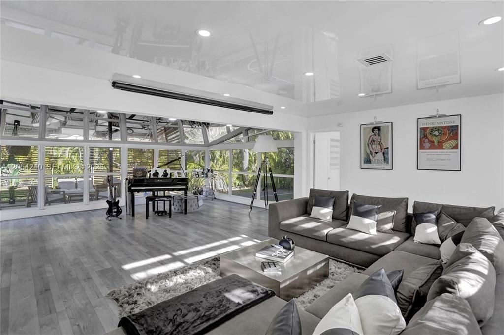 En Venta: $765,500 (3 camas, 2 baños, 1754 Pies cuadrados)