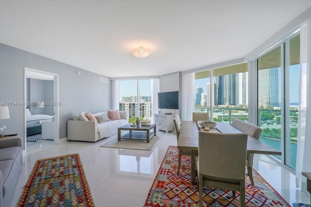 En Venta: $900,000 (3 camas, 2 baños, 1461 Pies cuadrados)