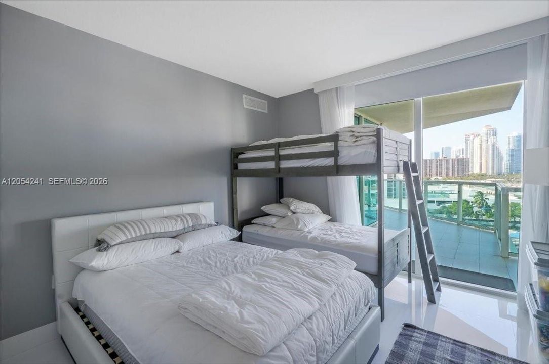 En Venta: $900,000 (3 camas, 2 baños, 1461 Pies cuadrados)