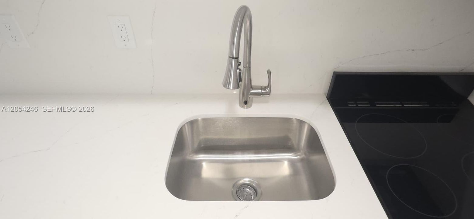 For Rent: $2,000 (1 beds, 1 baths, 451 Square Feet)