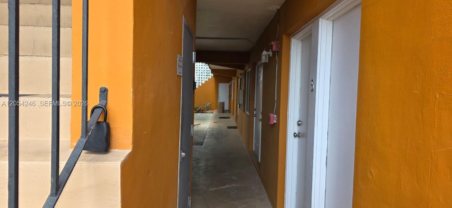 For Rent: $2,000 (1 beds, 1 baths, 451 Square Feet)