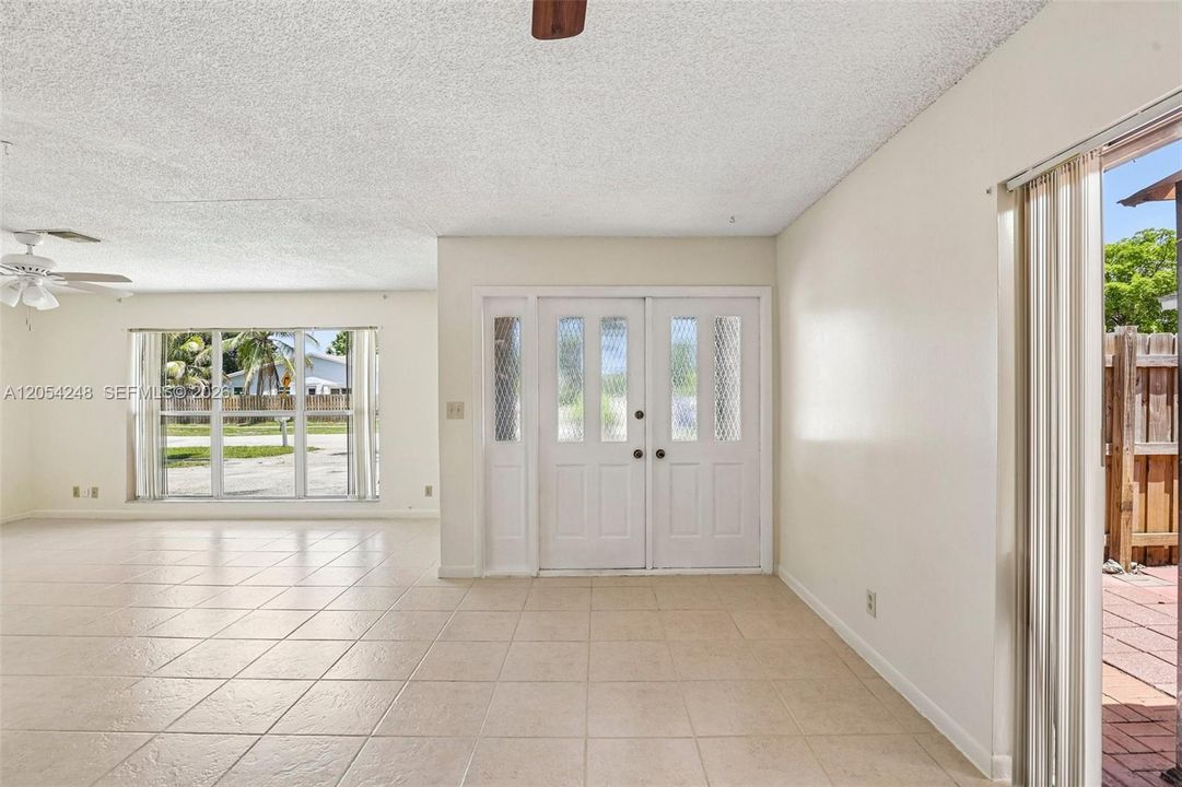 En Venta: $359,999 (2 camas, 2 baños, 1174 Pies cuadrados)