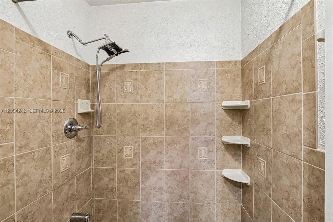 En Venta: $359,999 (2 camas, 2 baños, 1174 Pies cuadrados)