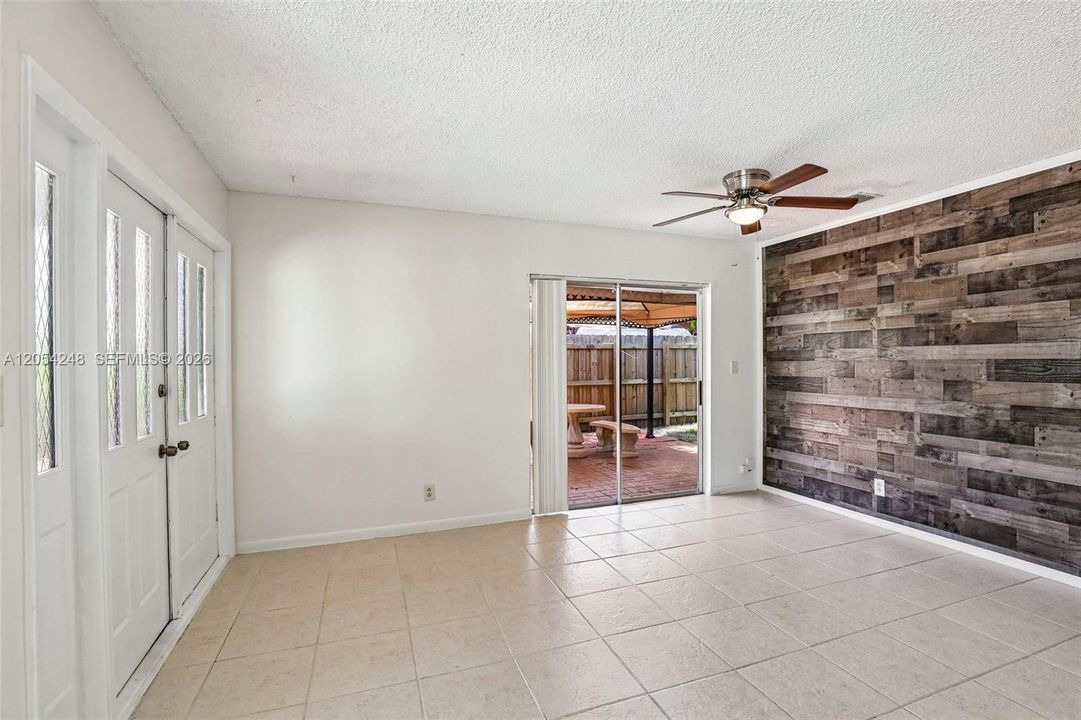 En Venta: $359,999 (2 camas, 2 baños, 1174 Pies cuadrados)
