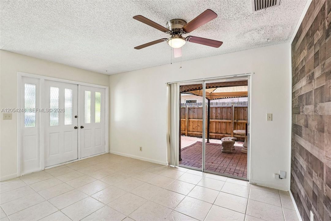 En Venta: $359,999 (2 camas, 2 baños, 1174 Pies cuadrados)