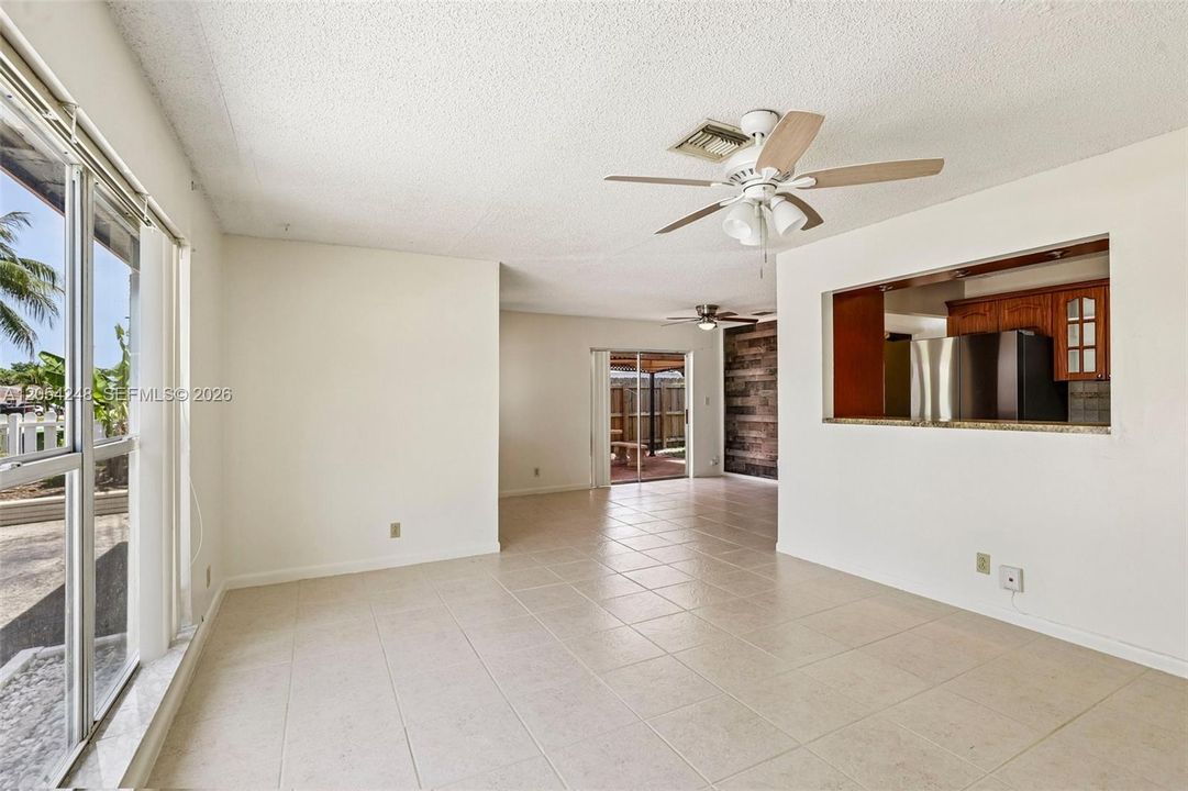 En Venta: $359,999 (2 camas, 2 baños, 1174 Pies cuadrados)