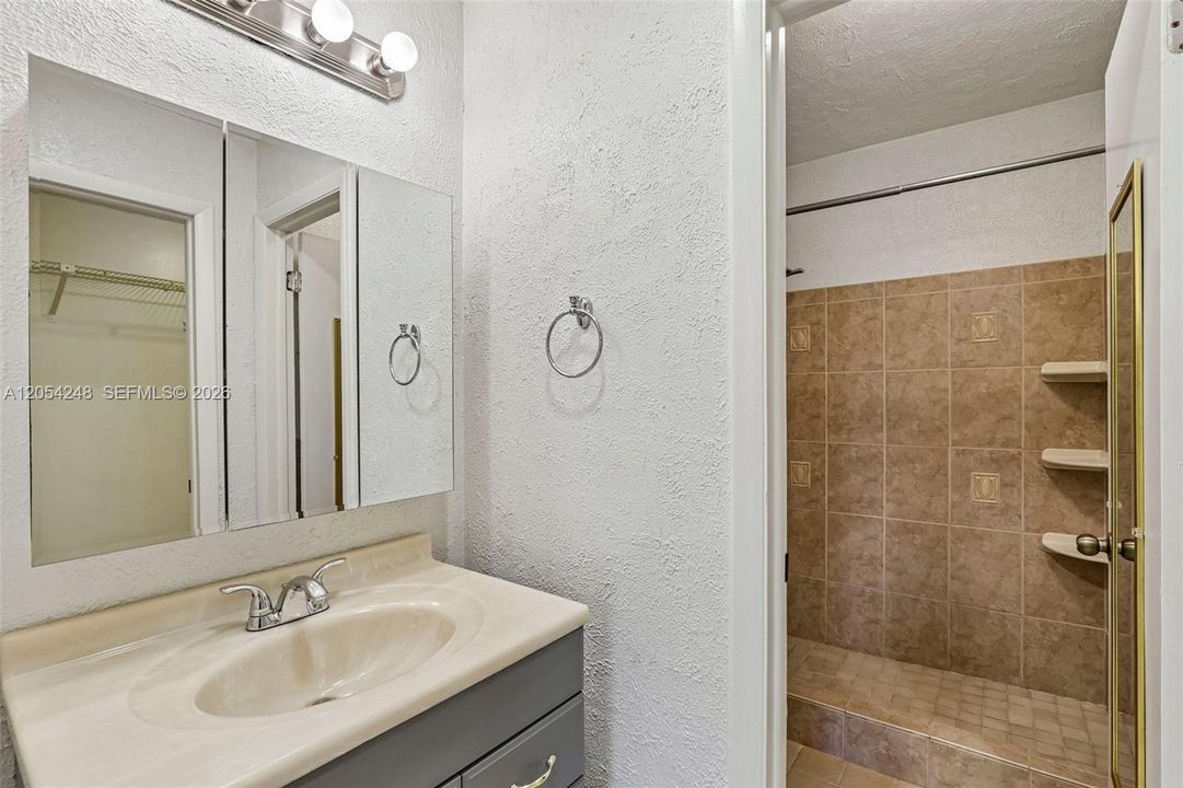 En Venta: $359,999 (2 camas, 2 baños, 1174 Pies cuadrados)