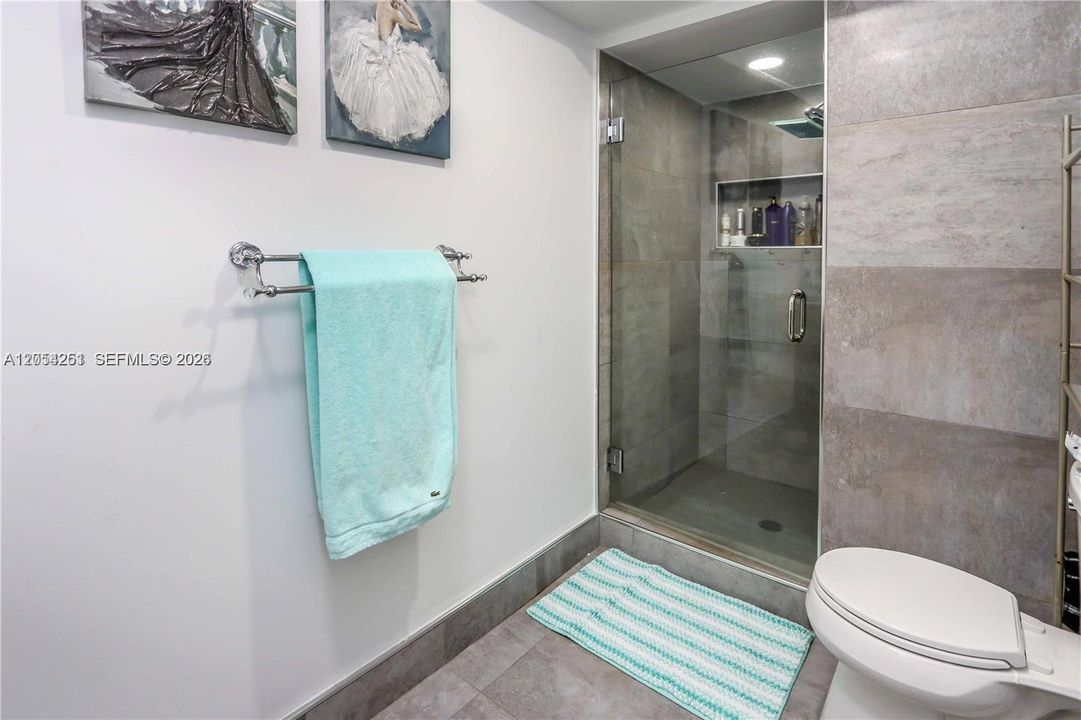 En Venta: $335,000 (2 camas, 2 baños, 1200 Pies cuadrados)