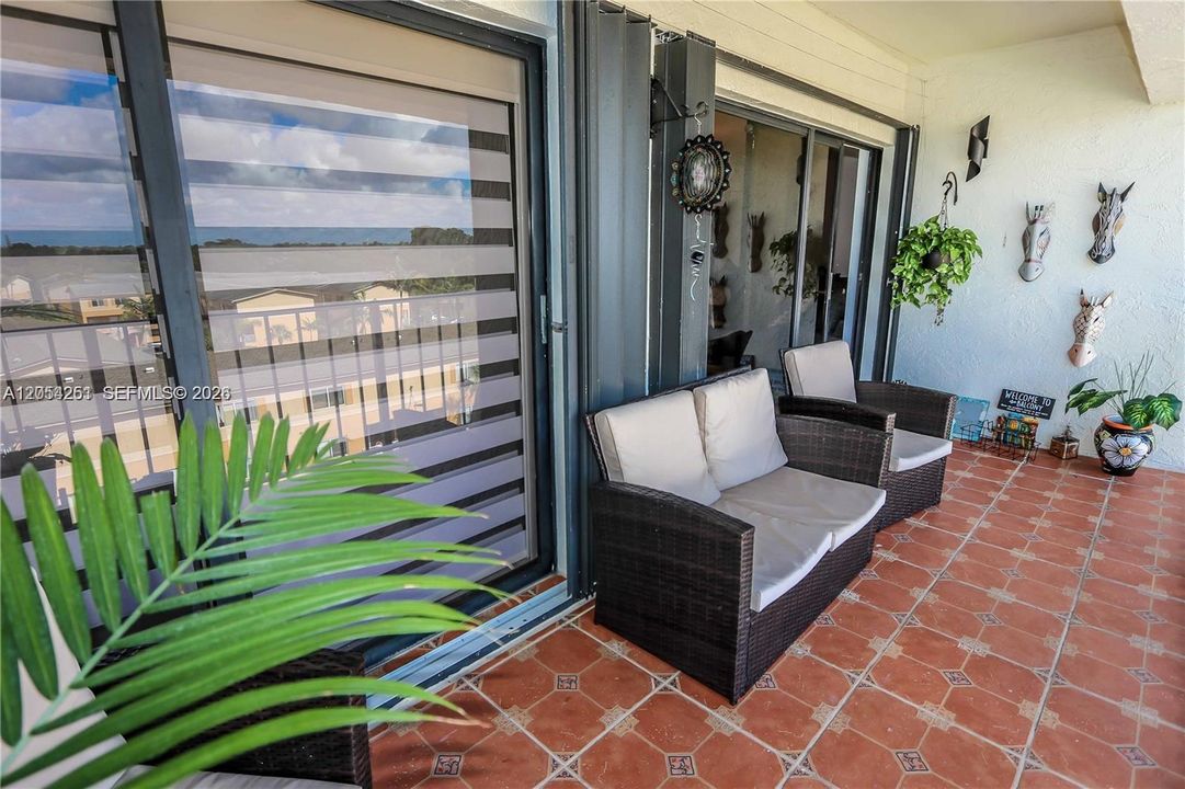 En Venta: $335,000 (2 camas, 2 baños, 1200 Pies cuadrados)