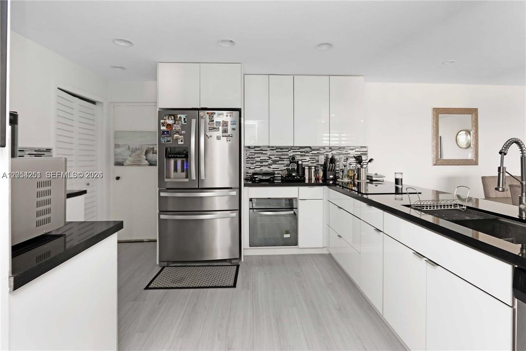En Venta: $335,000 (2 camas, 2 baños, 1200 Pies cuadrados)