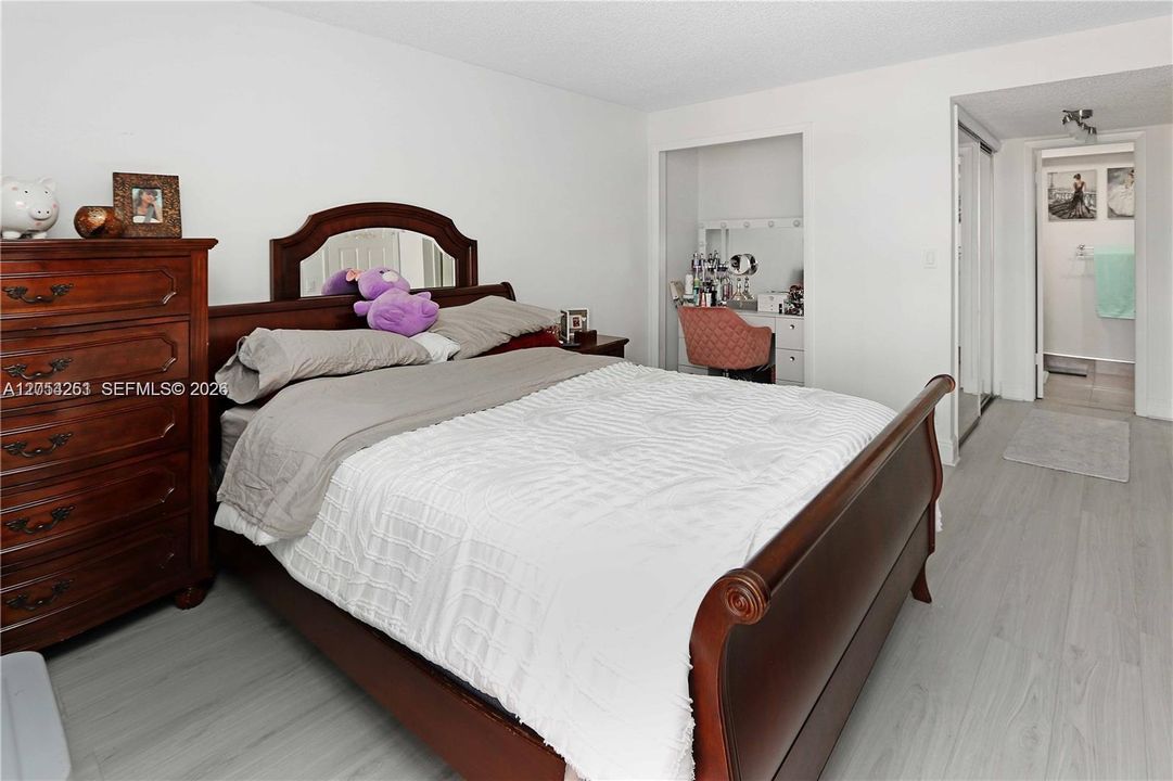 En Venta: $335,000 (2 camas, 2 baños, 1200 Pies cuadrados)