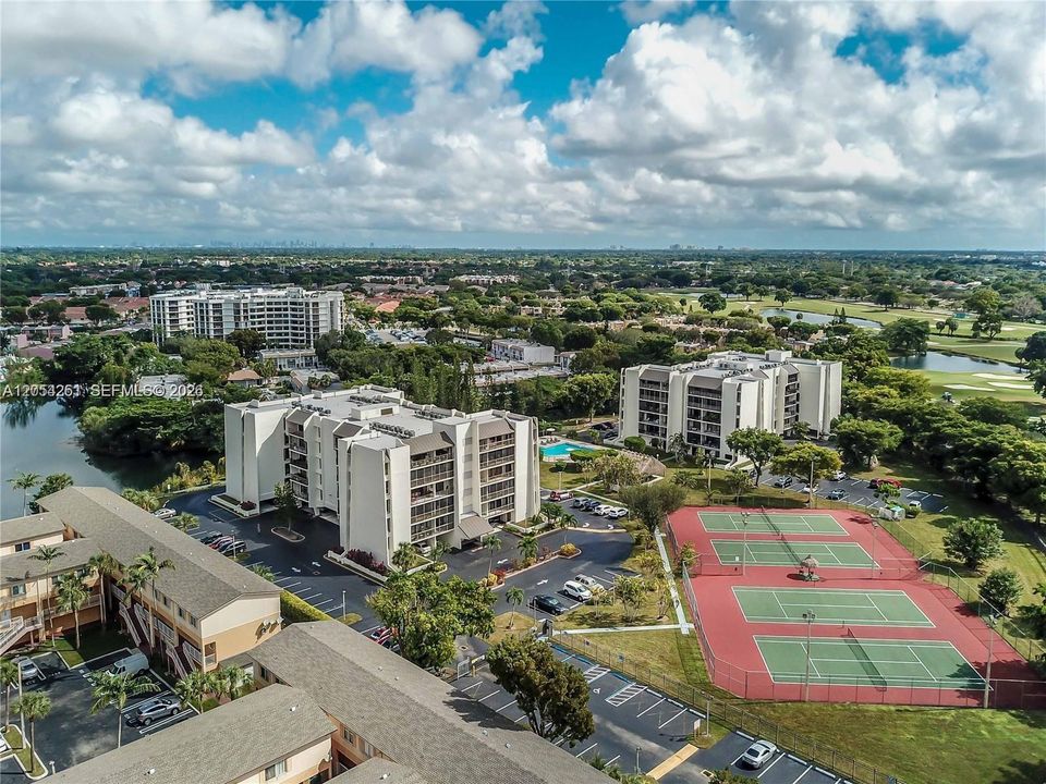 En Venta: $335,000 (2 camas, 2 baños, 1200 Pies cuadrados)